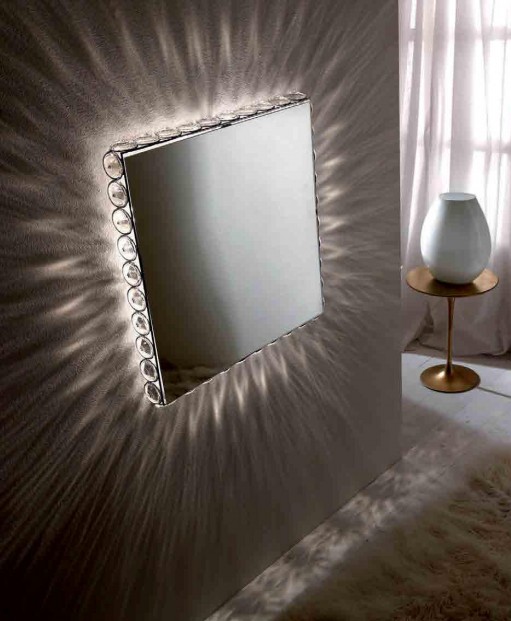 Настенное зеркало с подсветкой Stil Lux
